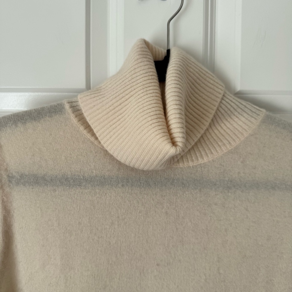 Aqua Cream Sleeveless Turtleneck Sweater - Picture 4 of 7